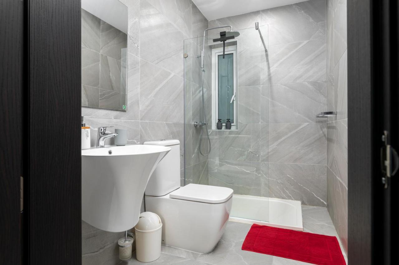 Modern 3br Stylish With Large Balcony - Close To St Julians And St Georges Bay Appartement Is-Swieqi