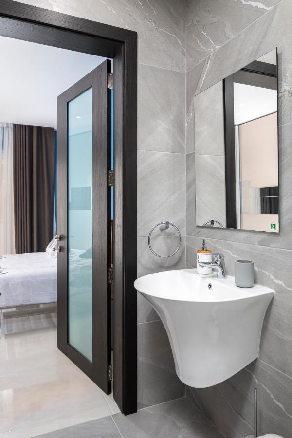 Modern 3br Stylish With Large Balcony - Close To St Julians And St Georges Bay Appartement *